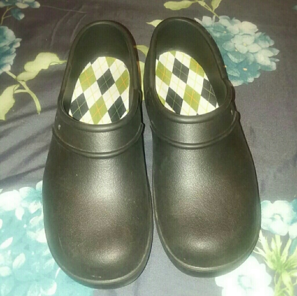 Black Crocs size 10